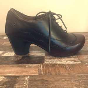Super Cute, Like-New Dansko Lace-up Clogs